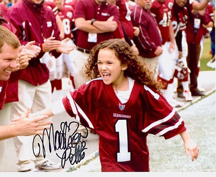 Madison Pettis autograph