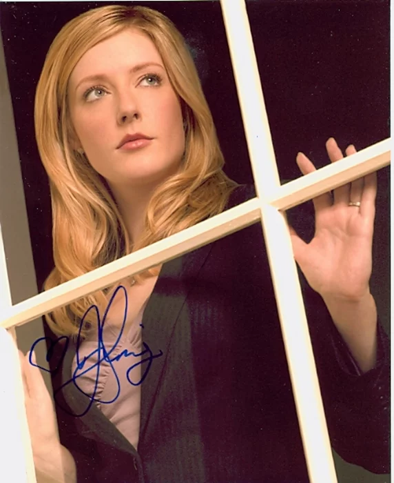 Jennifer Finnigan autograph