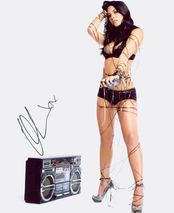 Olivia Munn autograph