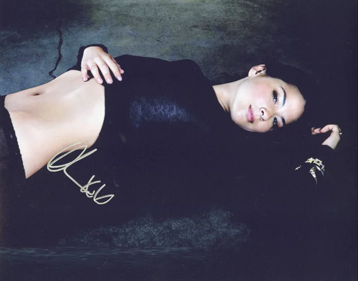 Olivia Munn autograph