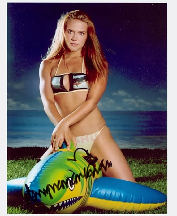 Dominique Swain autograph