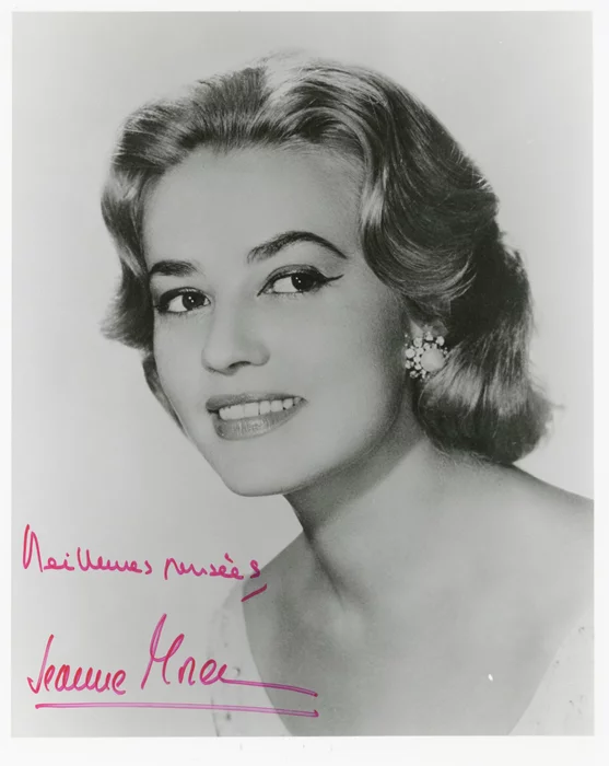 Jeanne Moreau autograph