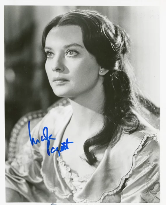 Nicola Pagett autograph