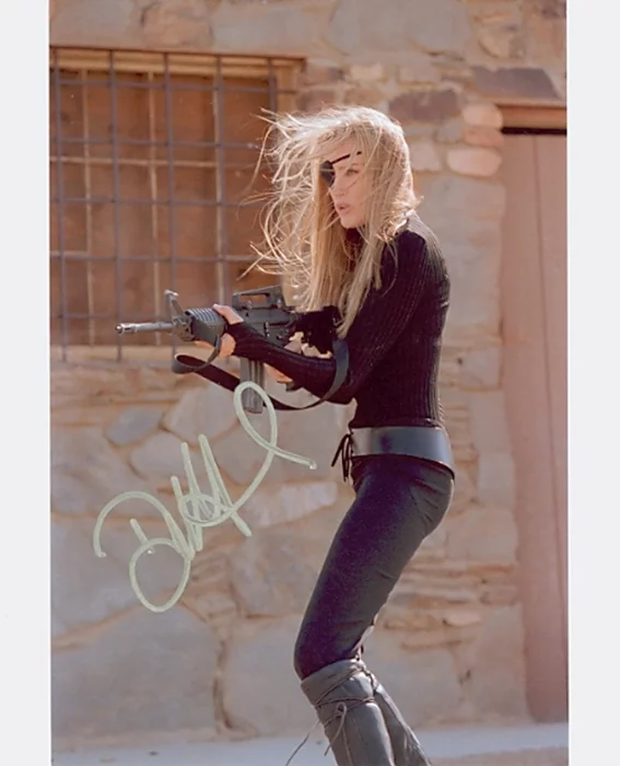 Daryl Hannah autograph