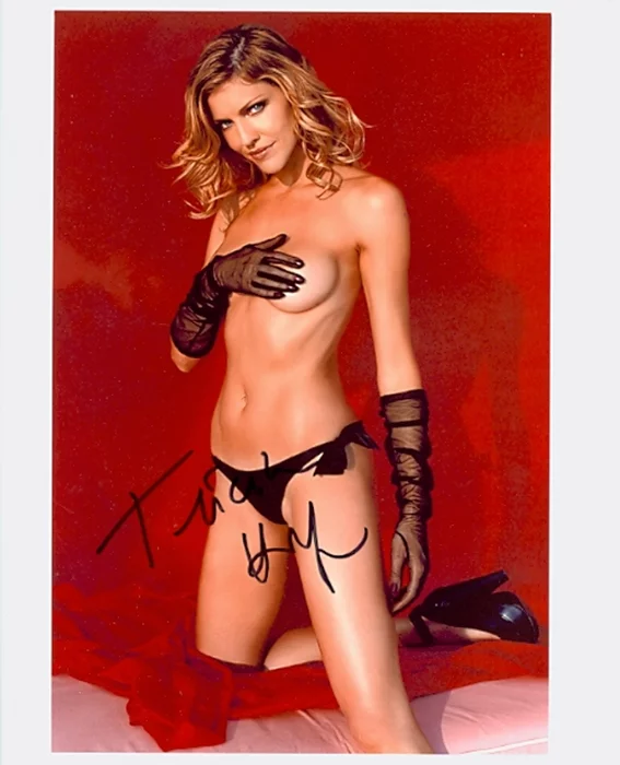 Tricia Helfer autograph