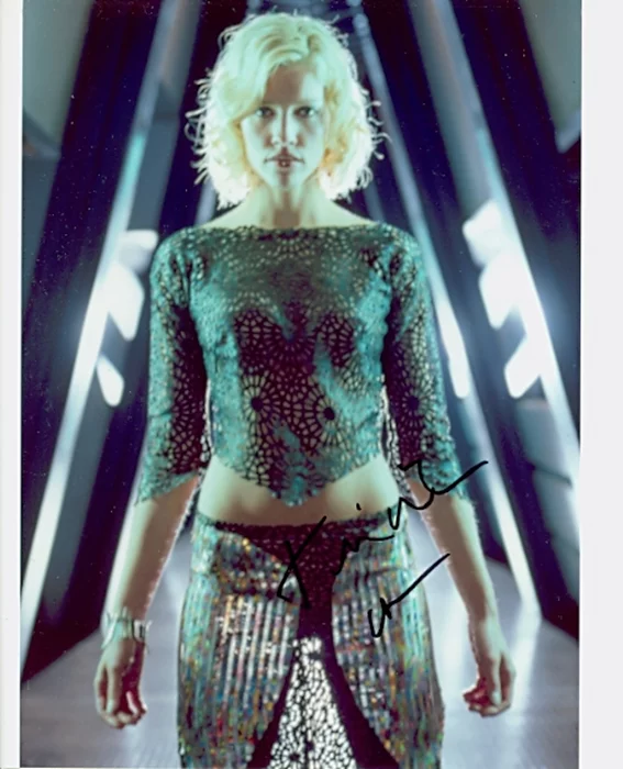 Tricia Helfer autograph
