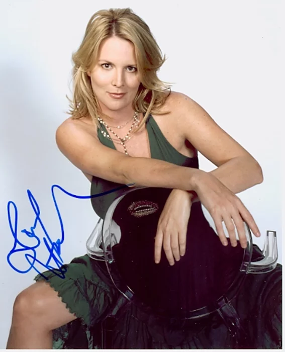 Laurel Holloman autograph