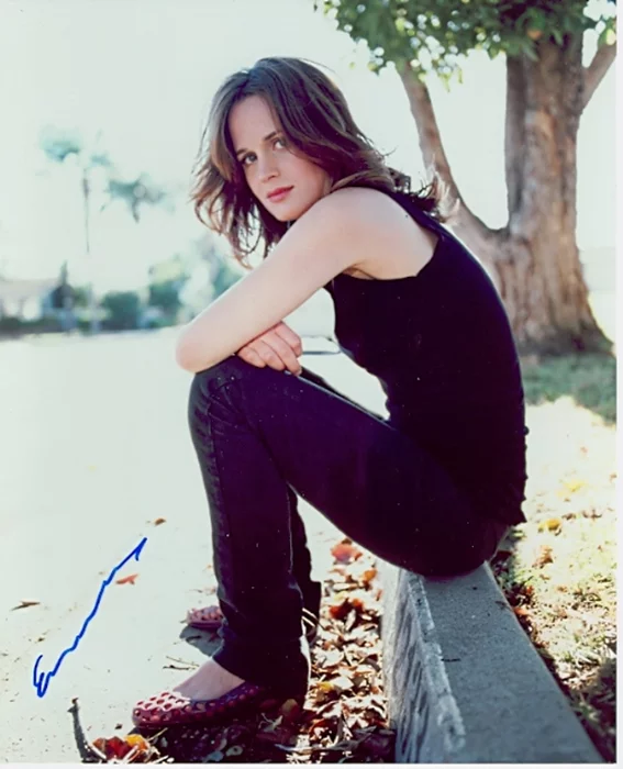 Elizabeth Reaser autograph