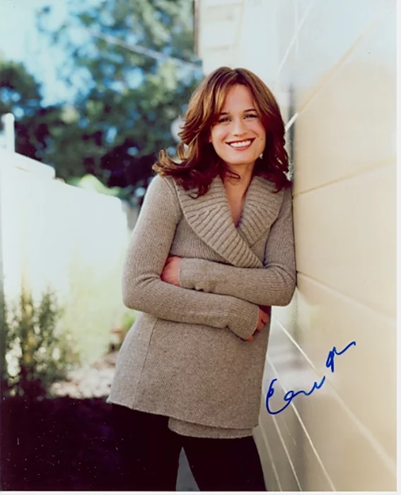 Elizabeth Reaser autograph