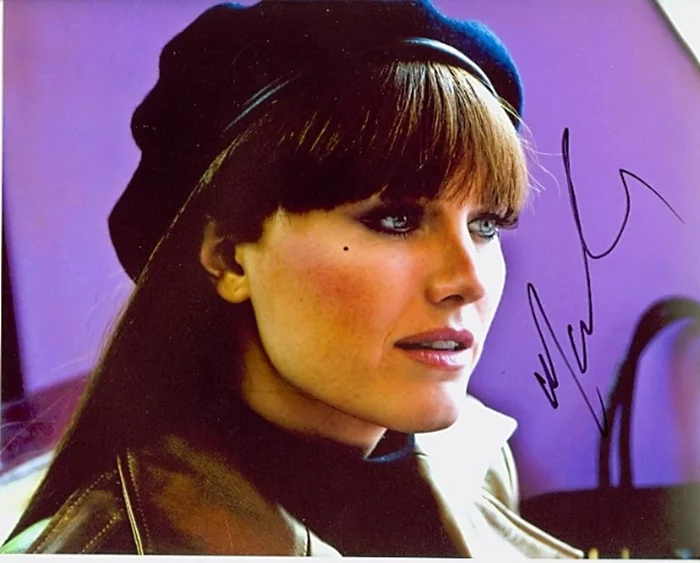 Malin Akerman autograph