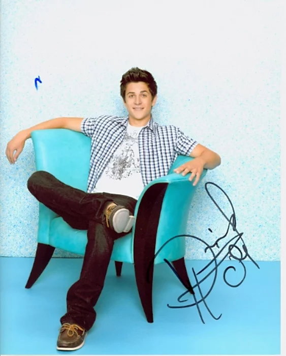 David Henrie autograph