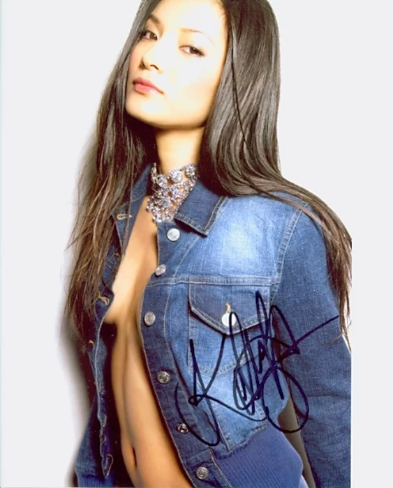 Kelly Hu autograph