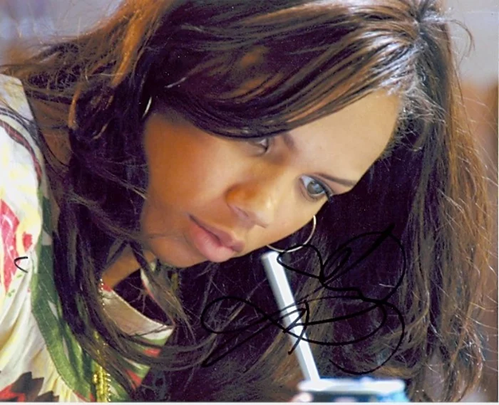 Kiely Williams autograph