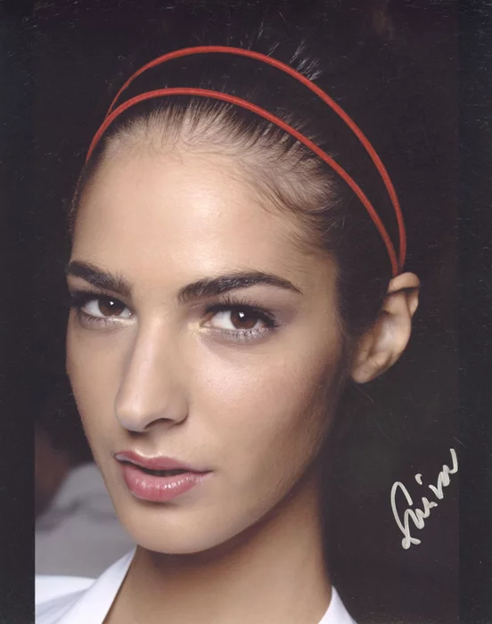 Emina Cunmulaj autograph
