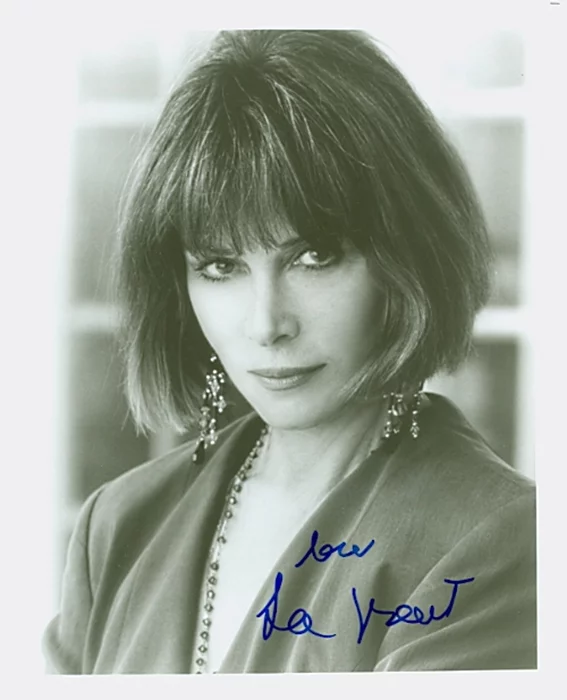 Lee Grant autograph