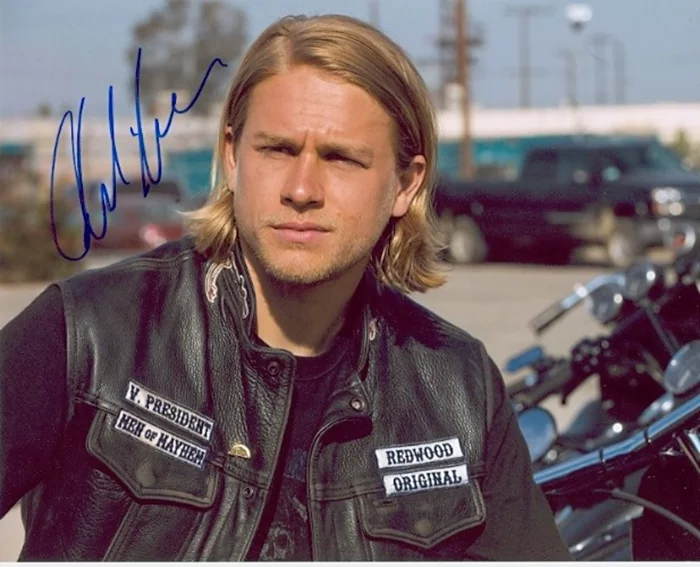 Charlie Hunnam autograph