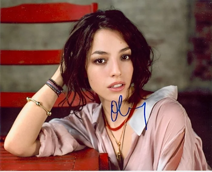 Olivia Thirlby autograph