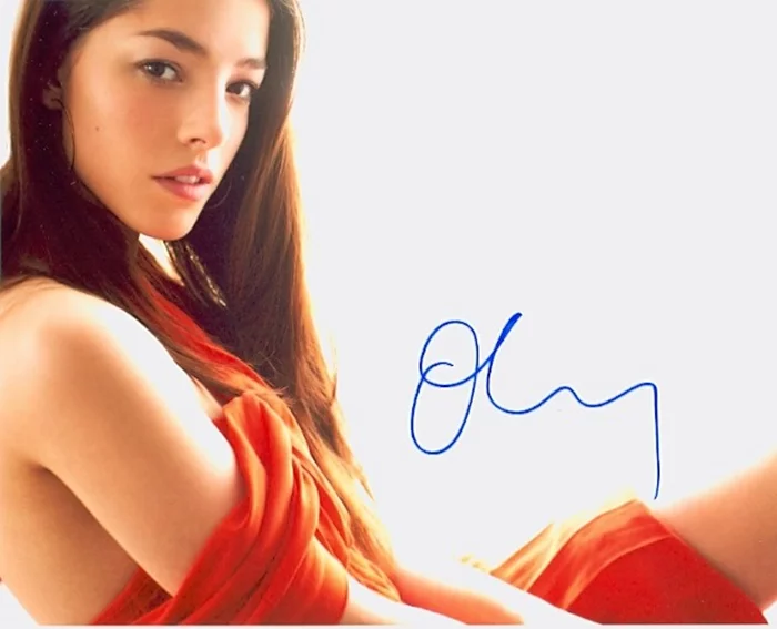 Olivia Thirlby autograph