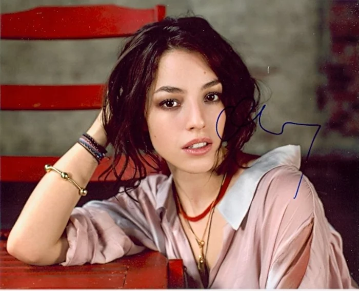 Olivia Thirlby autograph