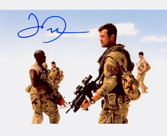 Josh Duhamel autograph