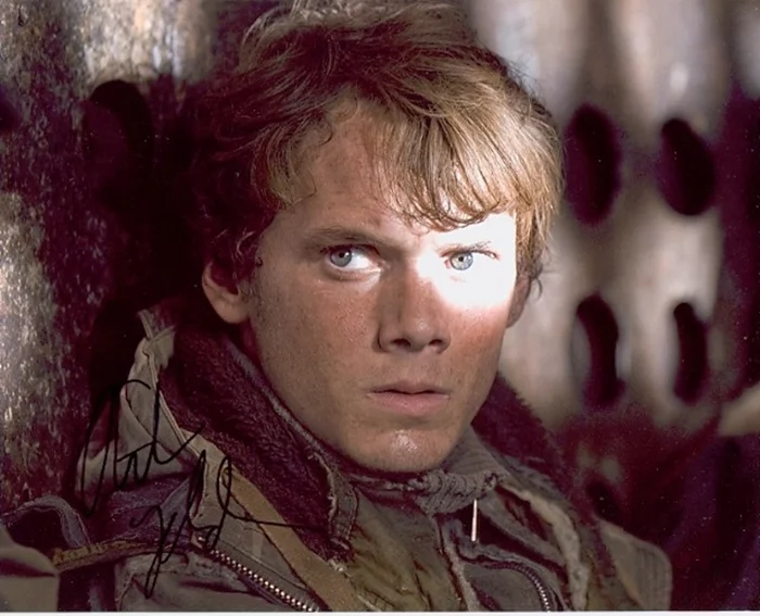 Anton Yelchin autograph