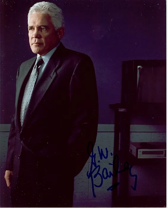 G.W. Bailey autograph