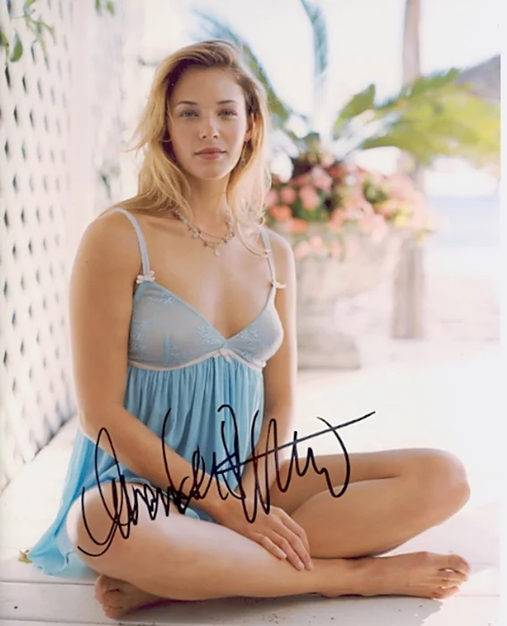 Amanda Righetti autograph
