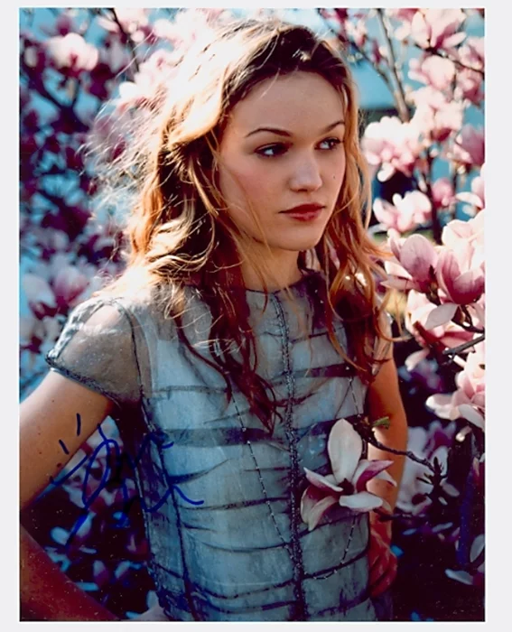 Julia Stiles autograph