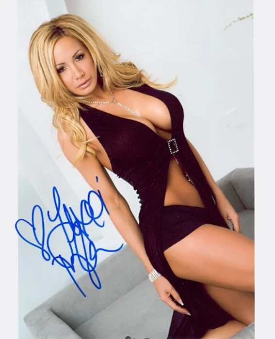 Lexxi Tyler autograph