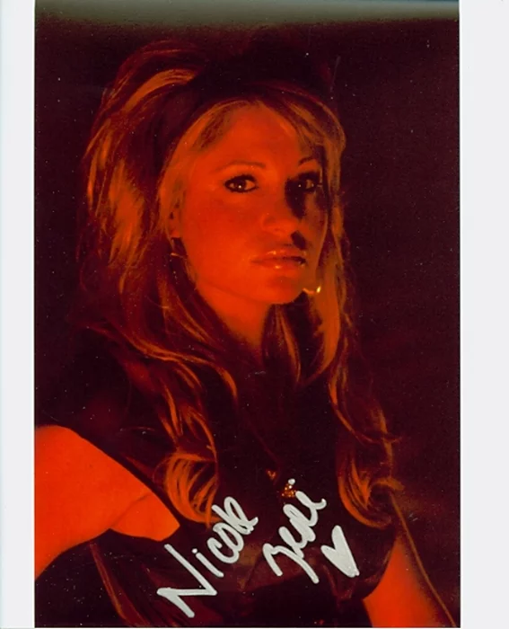 Nicole Zeoli autograph