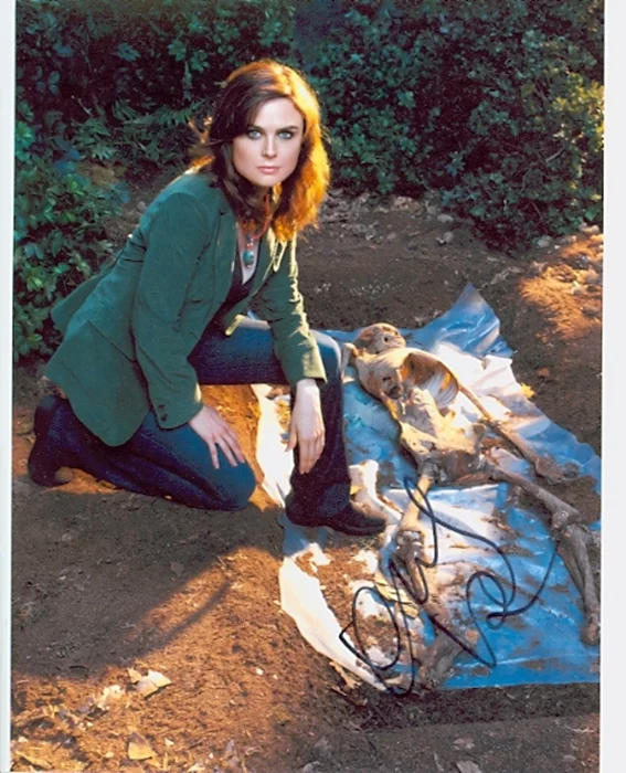 Emily Deschanel autograph