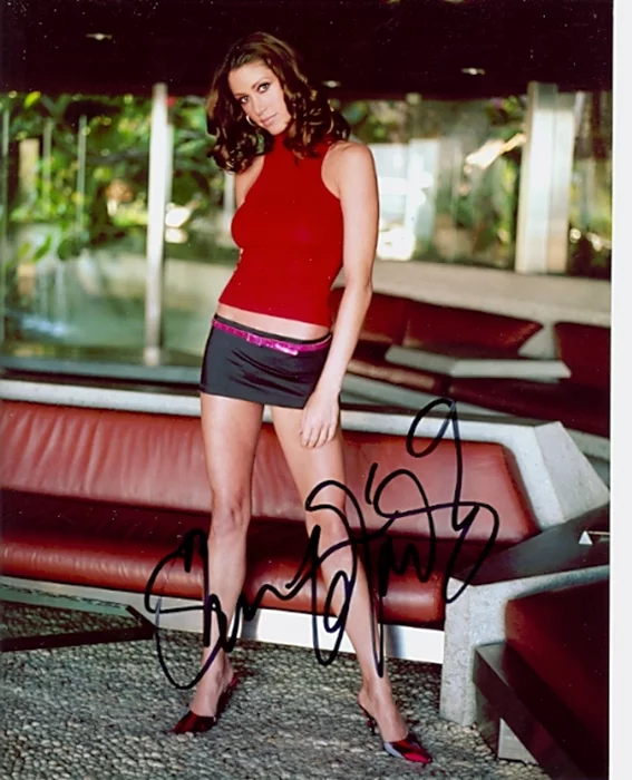 Shannon Elizabeth autograph