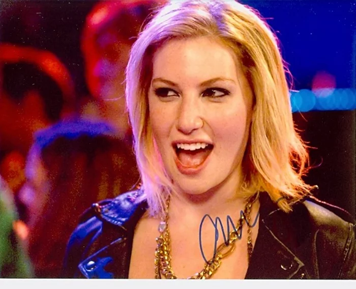 Ari Graynor autograph