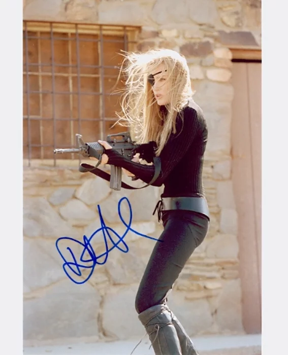 Daryl Hannah autograph