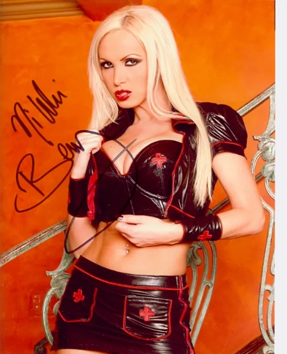 Nikki Benz autograph