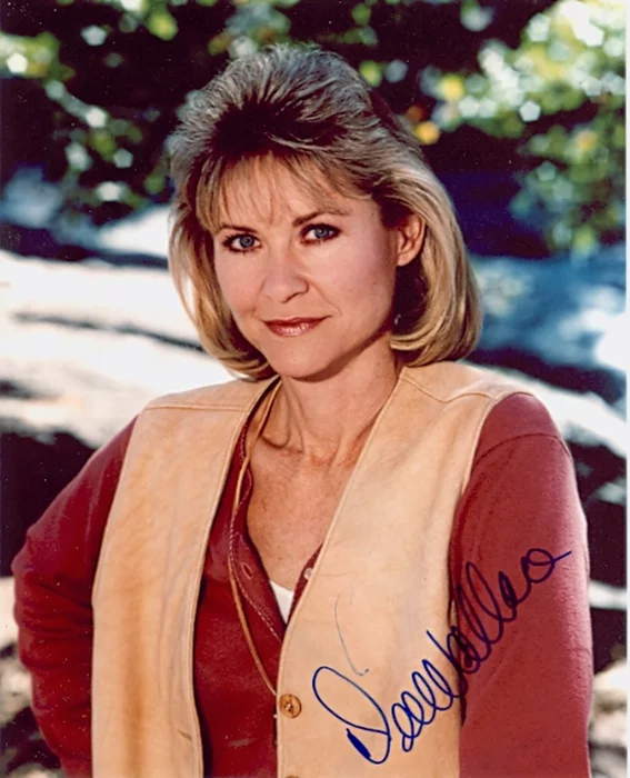 Dee Wallace autograph