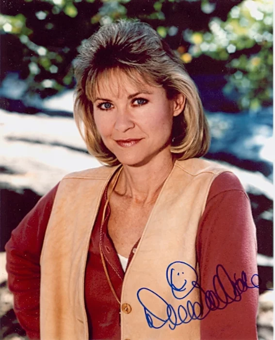 Dee Wallace autograph