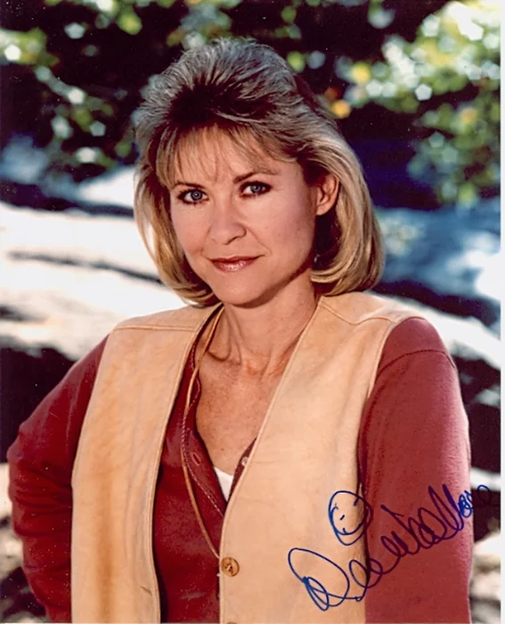 Dee Wallace autograph
