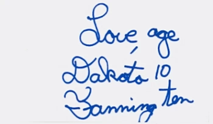 Dakota Fanning autograph