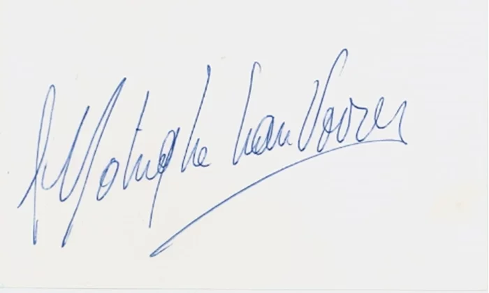 Monique Van Vooren autograph