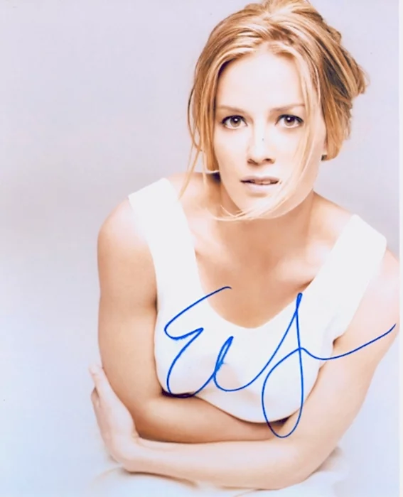 Elisabeth Shue autograph