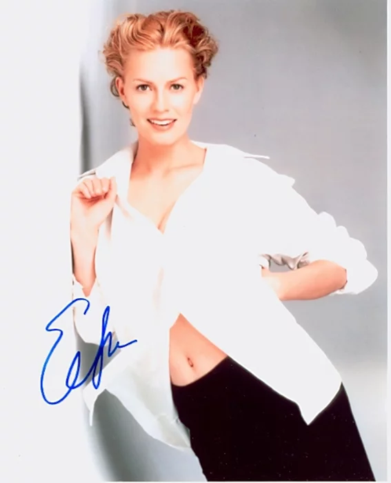 Elisabeth Shue autograph