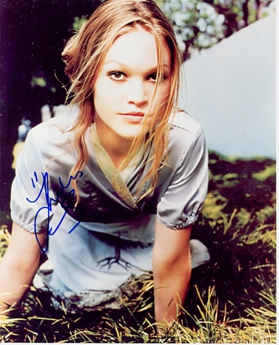 Julia Stiles autograph