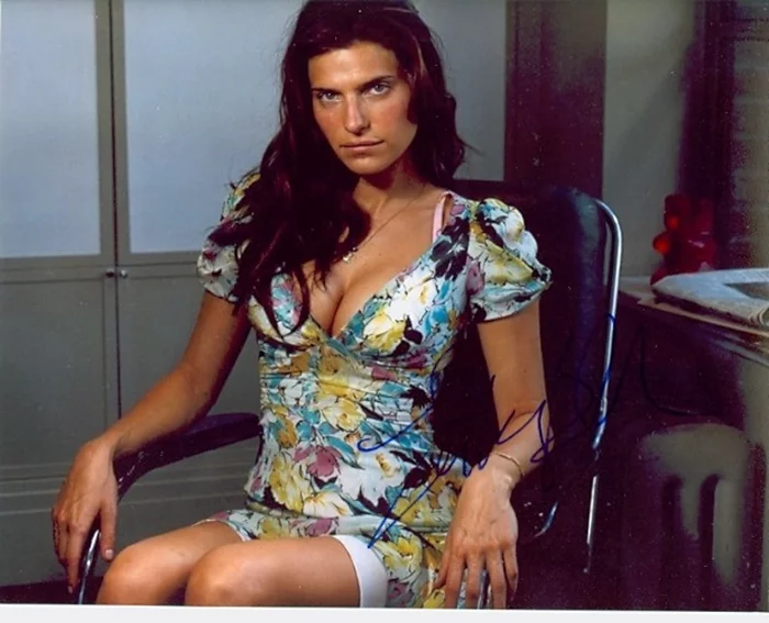 Lake Bell autograph