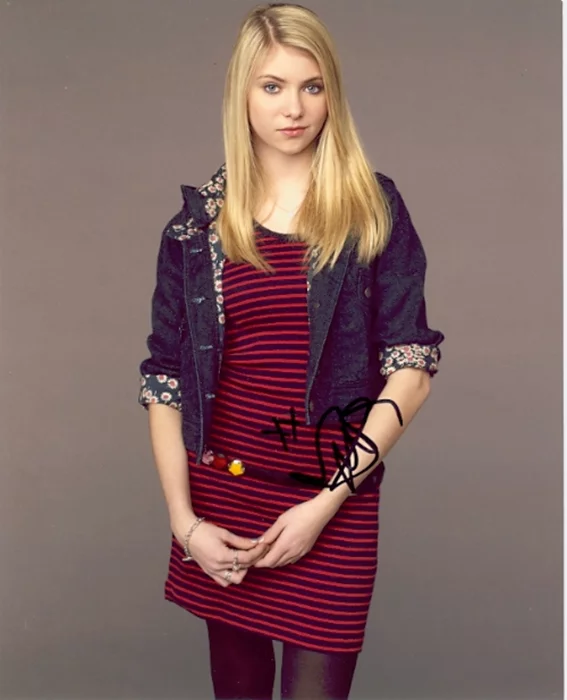 Taylor Momsen autograph