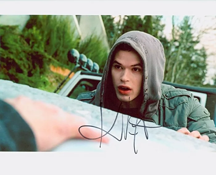 Kellan Lutz autograph