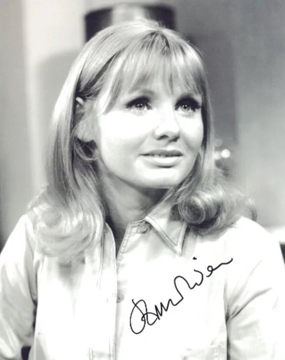Jennie Linden autograph