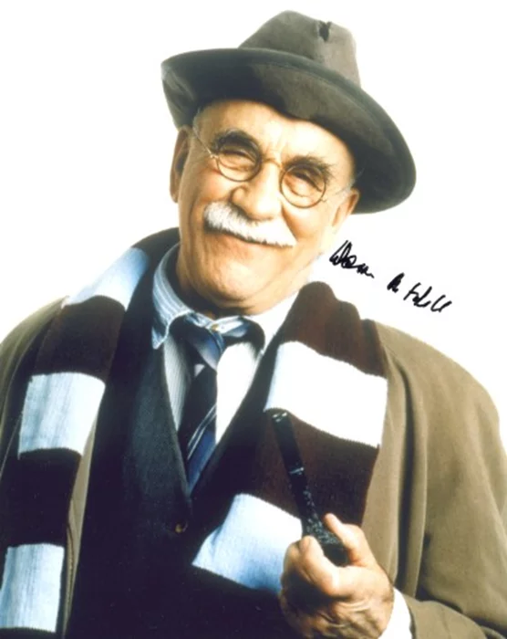 Warren Mitchell autograph