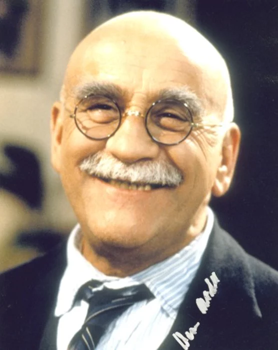 Warren Mitchell autograph