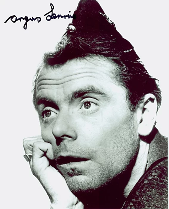 Angus Lennie autograph